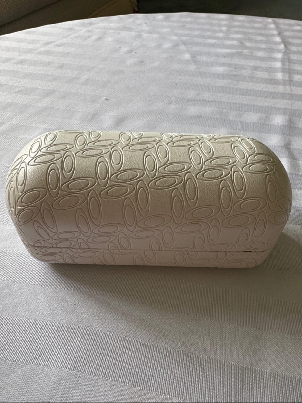 Oakley hard Cramshell Singlasses Case - Ivory embossed Leather
